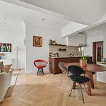 Superb Studio With Terrasse & 24-7 Security In The Heart Of Paris!